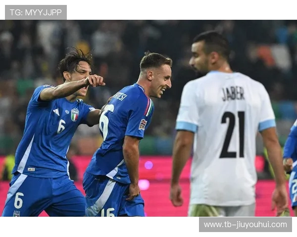 左脚灵巧扣球过人右脚劲射破门展现球场极致技术魅力