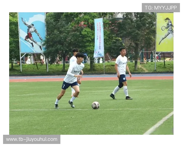 聚焦业余足球赛事回放呈现激情瞬间与草根球员赛场精彩表现全面展示